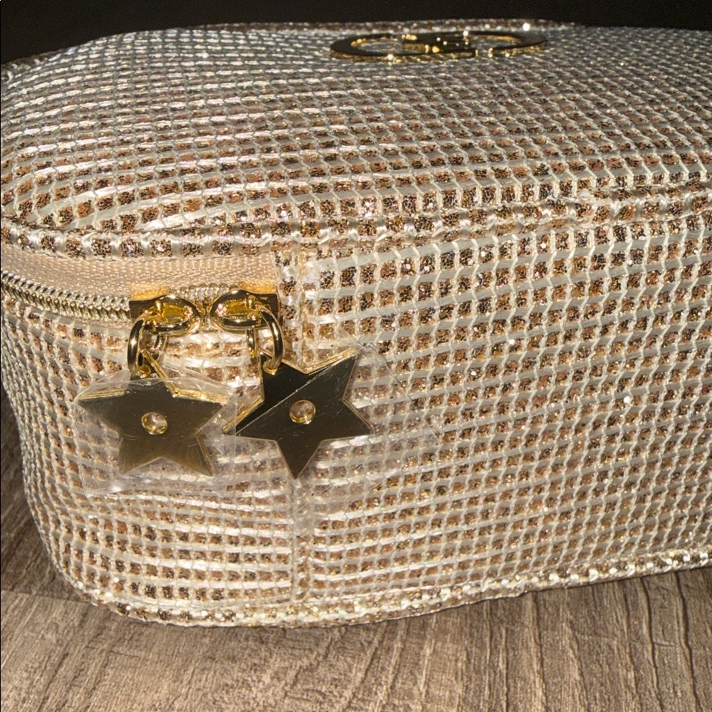 ⭐️ DIOR HOLIDAY MAKE UP COSMETIC POUCH ⭐️ - Picture 4 of 6